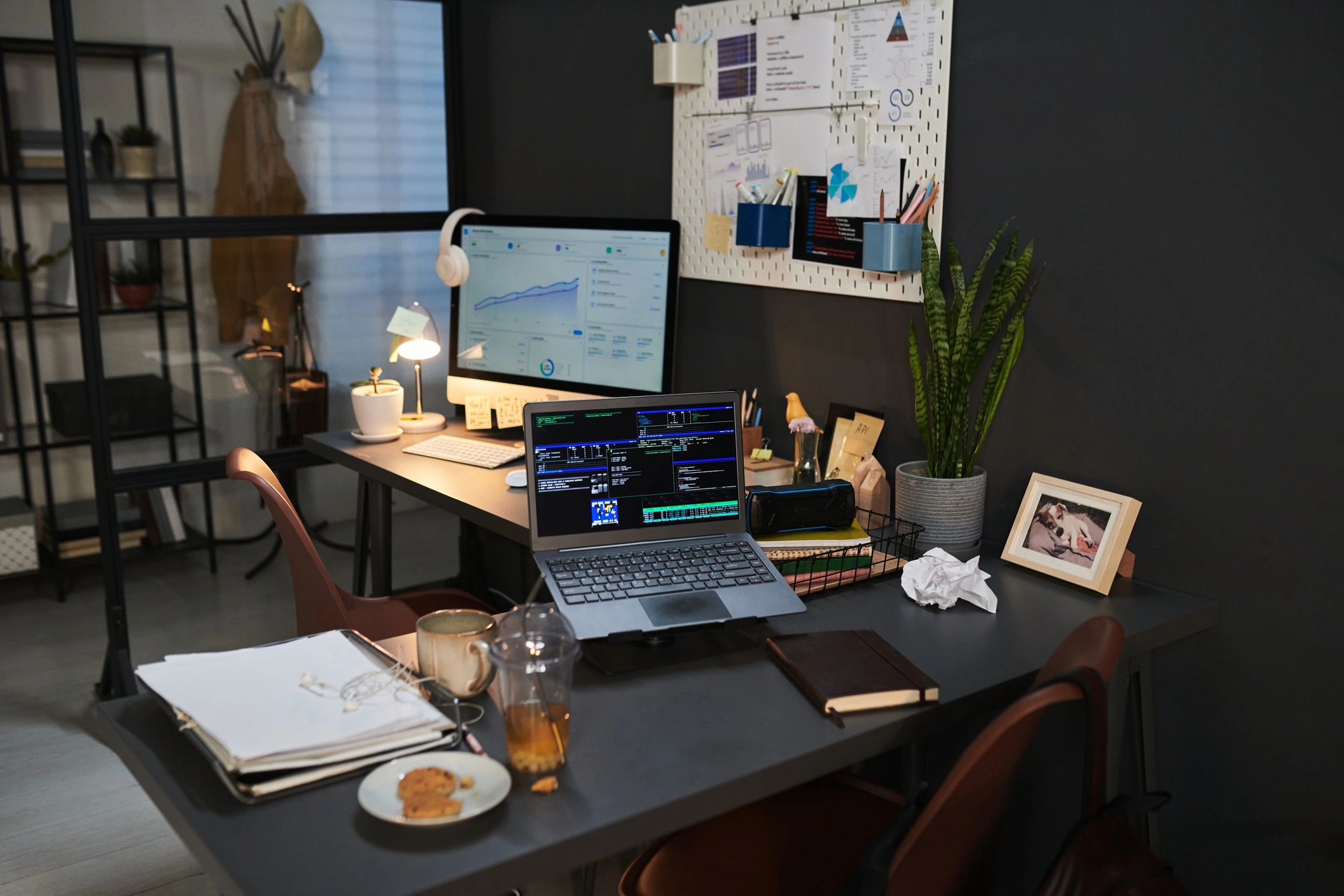 Editorial-style workspace used for product research
